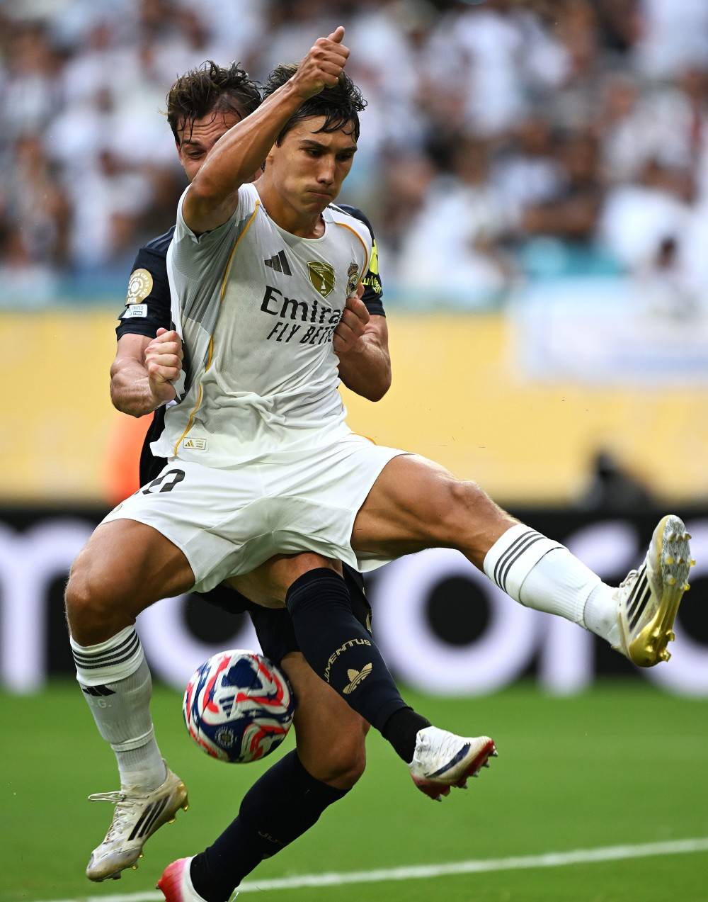 爱游戏全站-皇家马德里冲刺阶段战术微调，志在法甲名次提升，气氛紧张，控场能力受关注的简单介绍-爱游戏全站